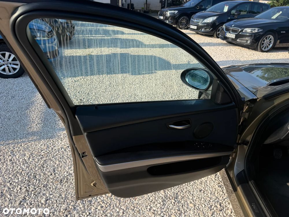 BMW Seria 3 320i - 17