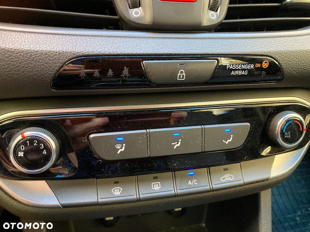 Hyundai i30 1.4 BlueDrive Classic + - 13