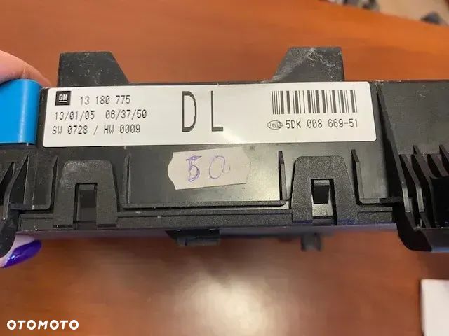 SKRZYNKA BEZPIECZNIKÓW MODUŁ BSI OPEL ZAFRA B ASTRA H 13180775 - 3