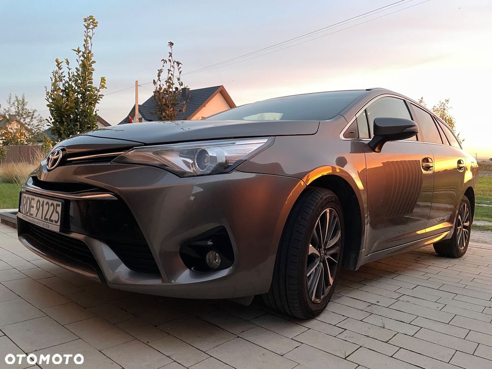Toyota Avensis - 10