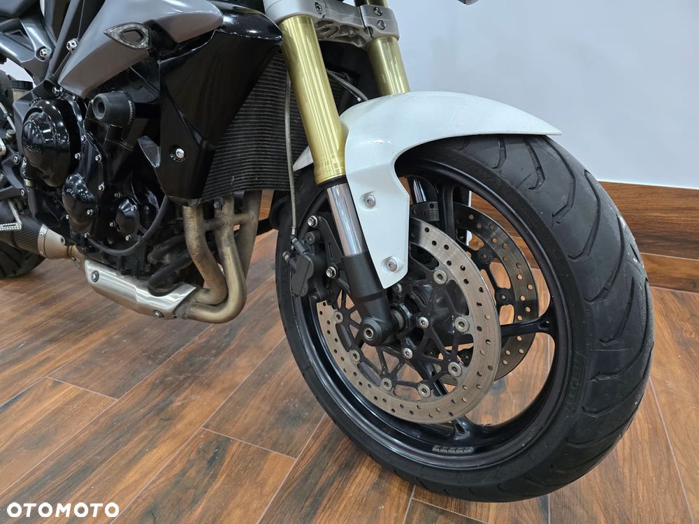 Triumph Street Triple - 22