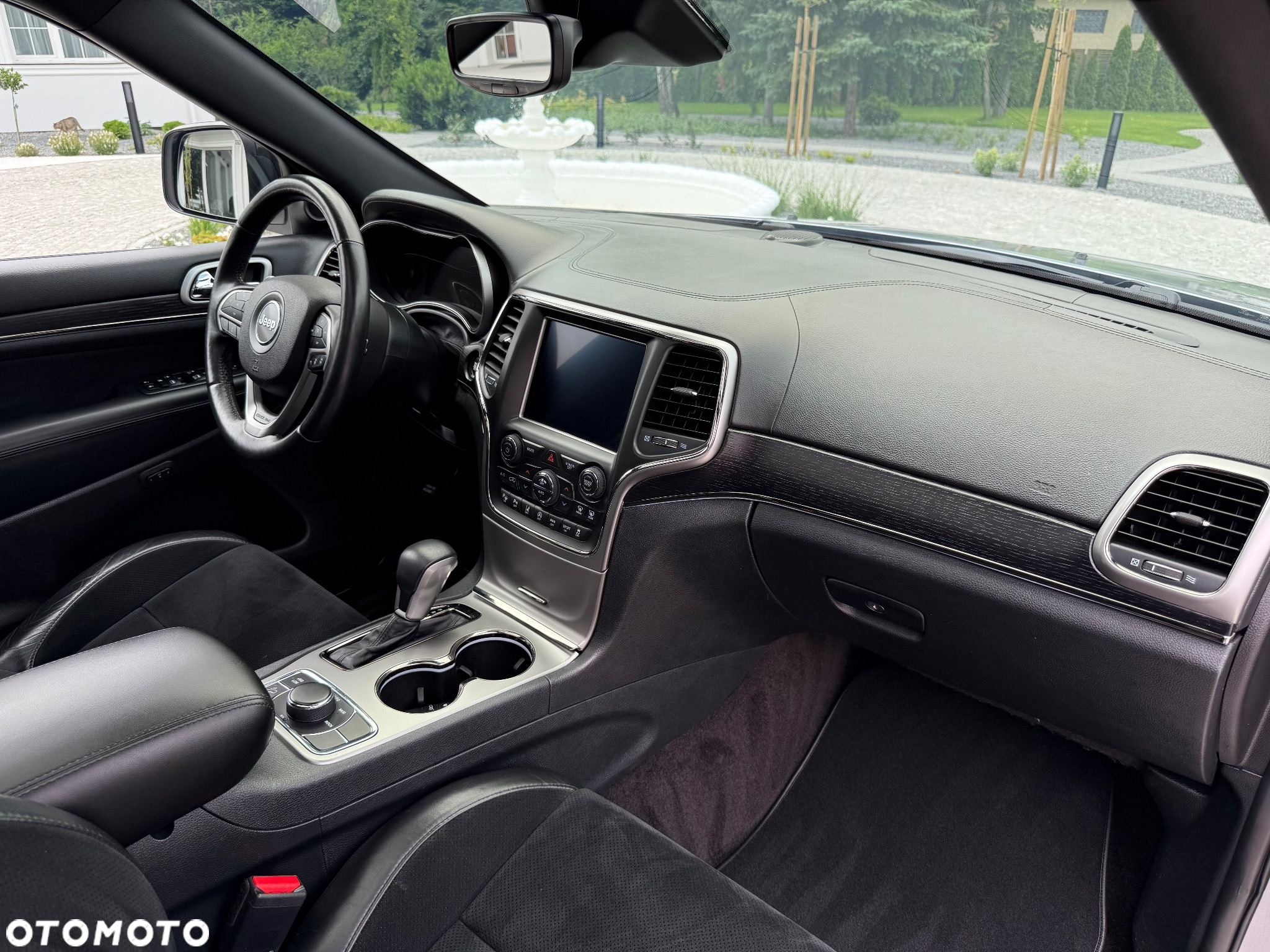 Jeep Grand Cherokee - 26