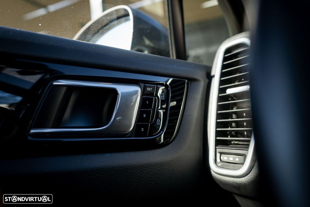 Porsche Cayenne Platinum Edition - 30