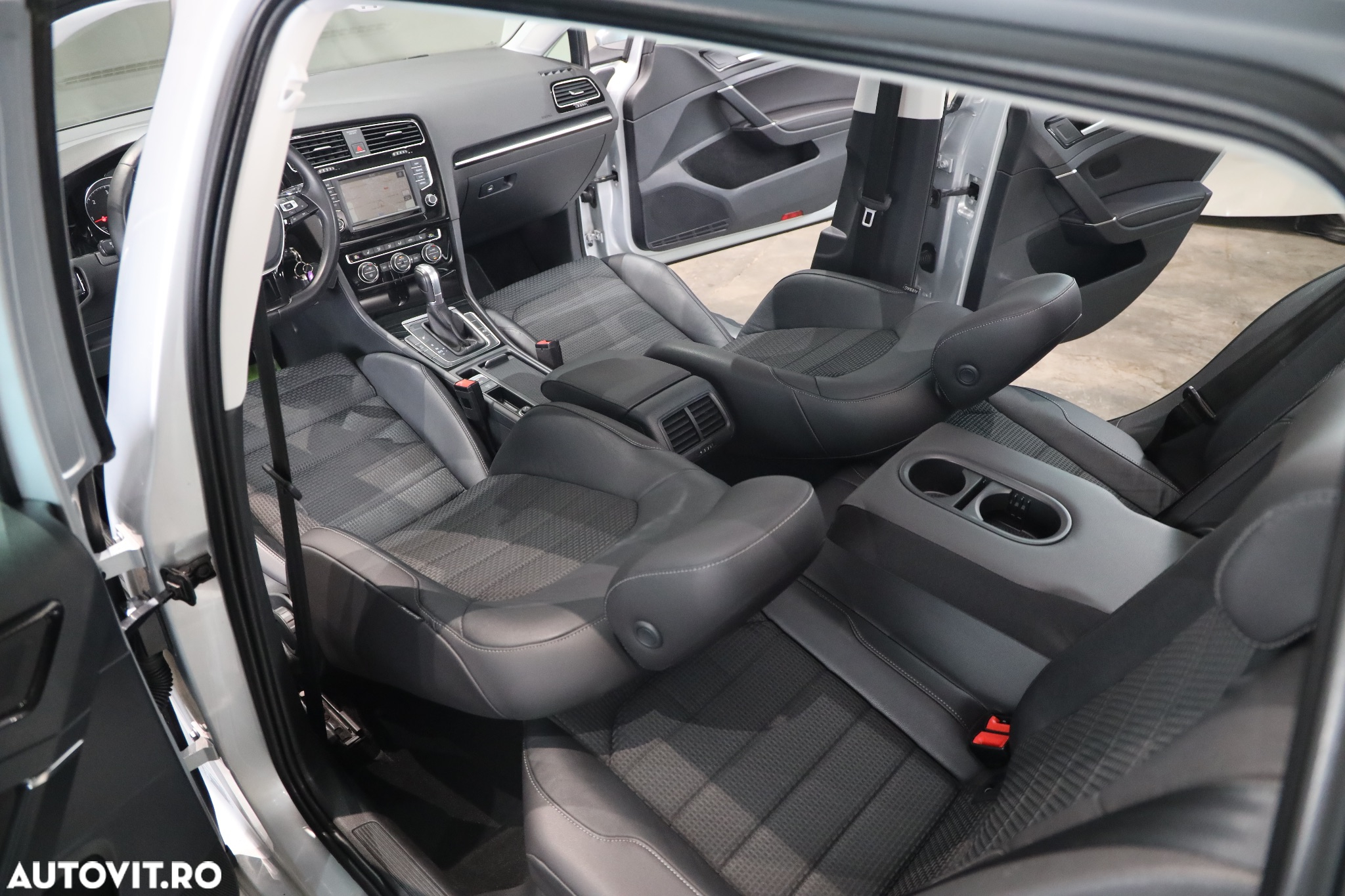 Volkswagen Golf 1.6 BlueTDI DSG Comfortline - 9