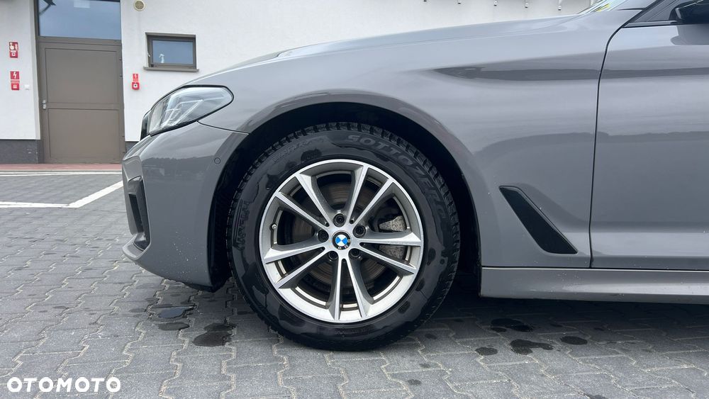 BMW Seria 5 520d M Sport - 8