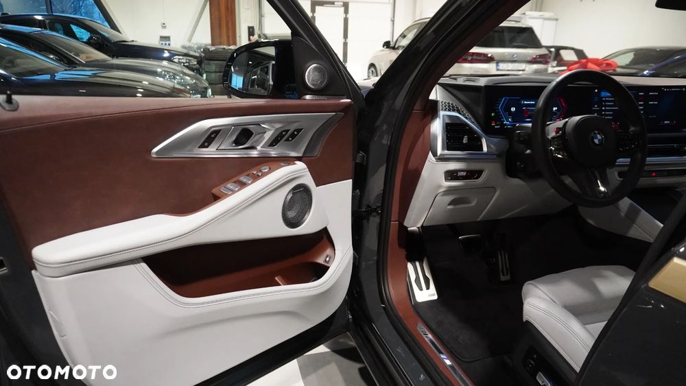 BMW XM - 5