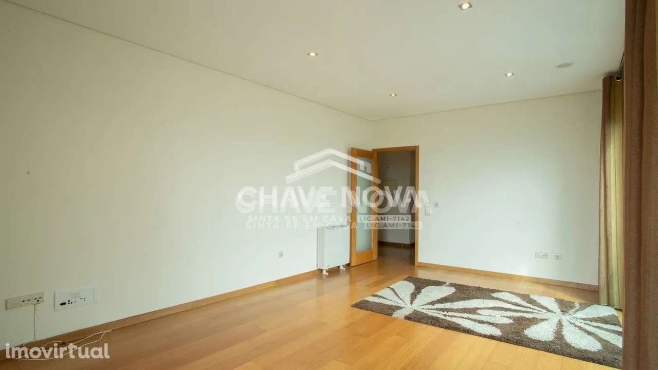 Apartamento T2 c/ Garagem Box em Santa Marinha (Gaiashopping) - Grande imagem: 5/27