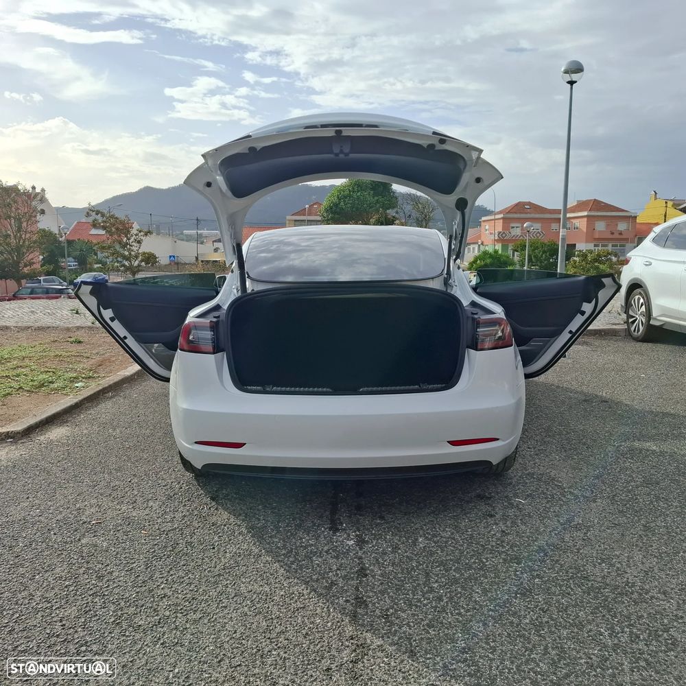 Tesla Model 3 - 4