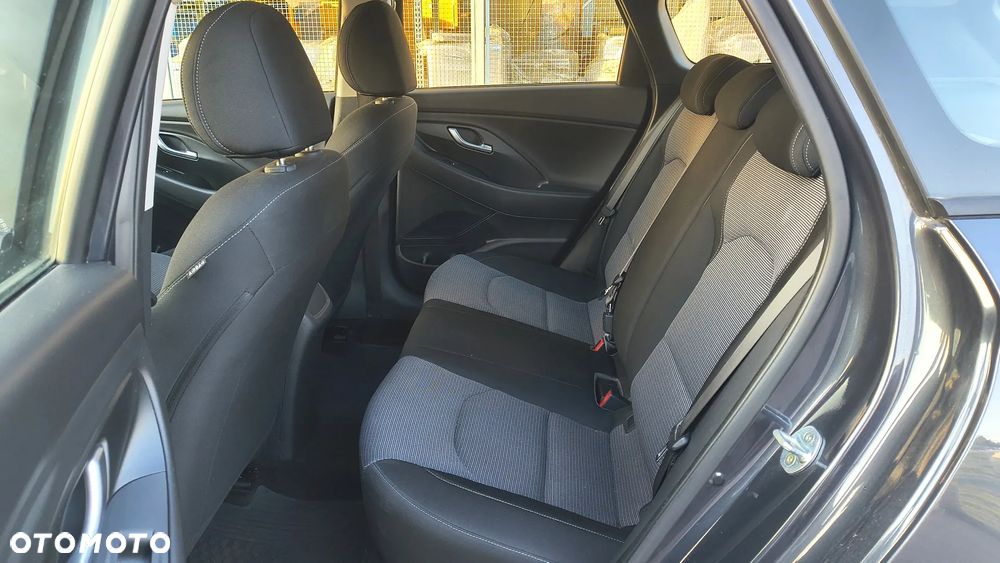 Hyundai i30 1.6 D Classic + DCT - 10