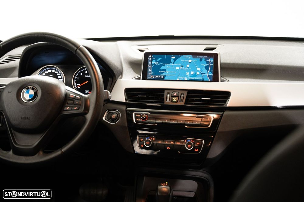 BMW X1 25 e xDrive Corporate Edition - 12