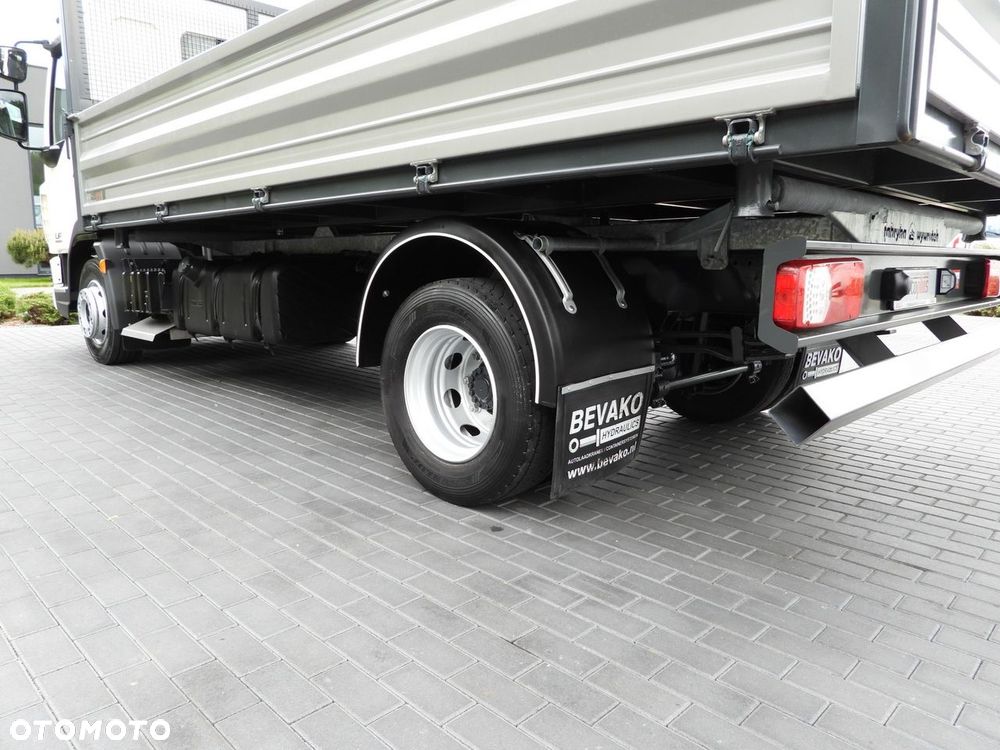 DAF LF 180 WYWROTKA TRÓJSTRONNA TEMPOMAT LEDY AUTOMAT  BLIŹNIACZE KOŁA KLIMATYZACJA  180KM - 19