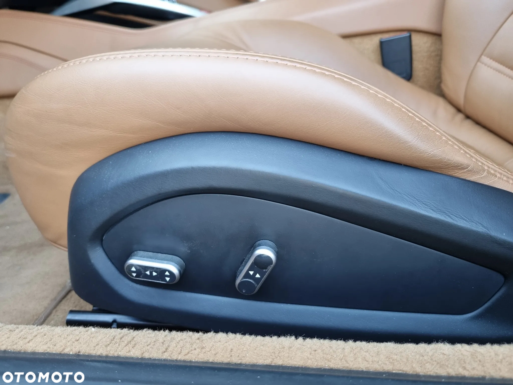 Ferrari California T - 33