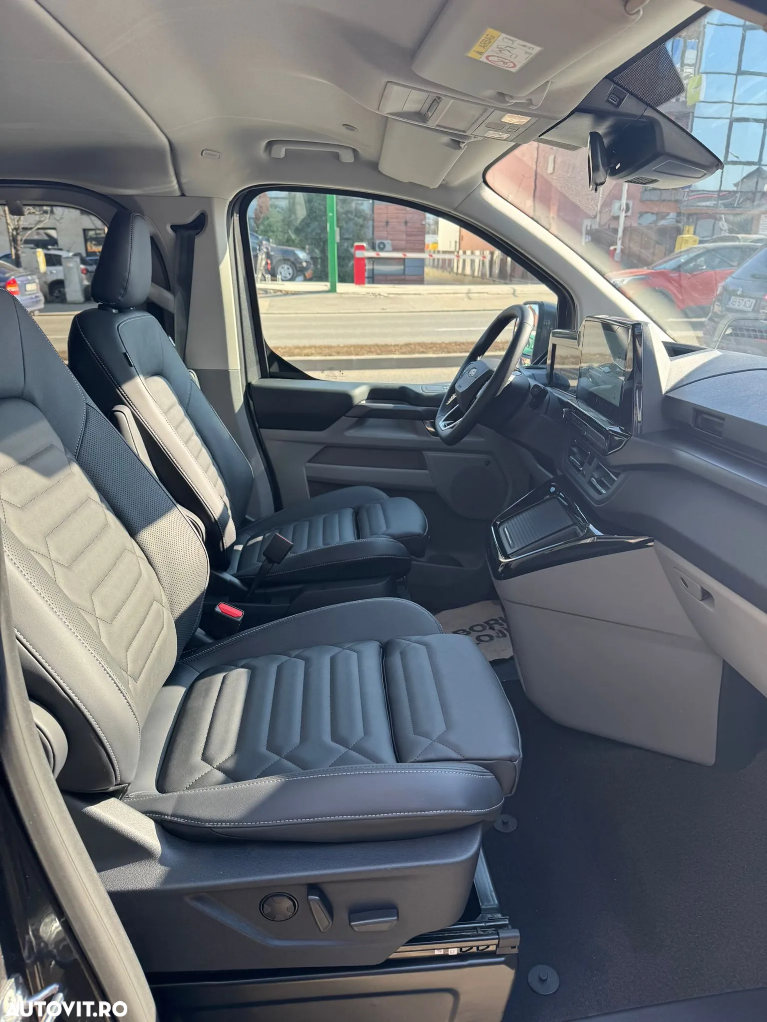 Ford Tourneo Custom Bus 320 2.0 EcoBlue 170 CP L1H1 Titanium Aut. - 18
