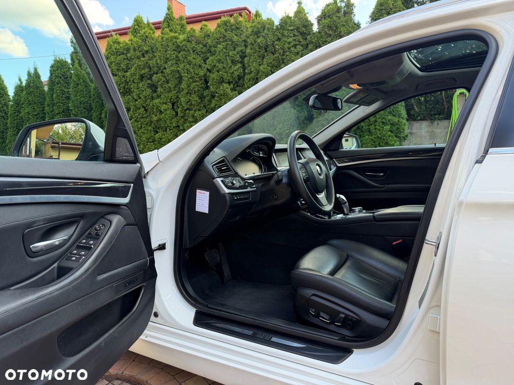 BMW Seria 5 525d Luxury Line - 15