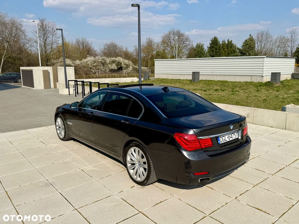 BMW Seria 7 750Li xDrive - 10