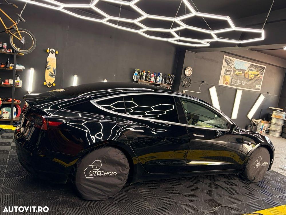 Tesla Model 3 - 4