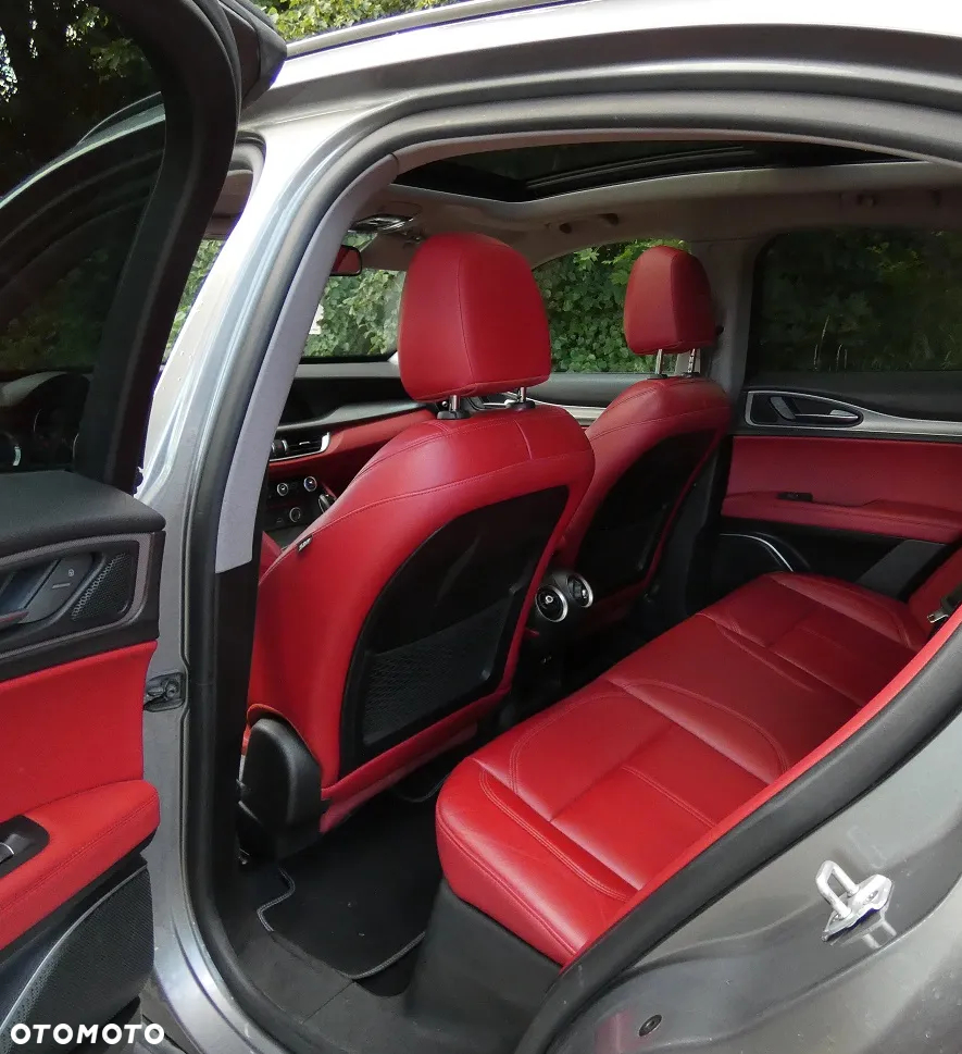 Alfa Romeo Stelvio 2.0 Turbo 16V AT8-Q4 Ti - 12