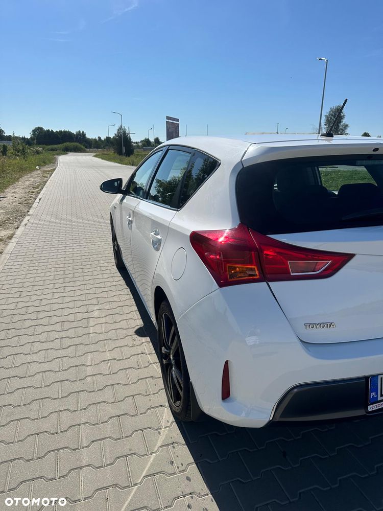 Toyota Auris 1.8 HSD Sol - 10
