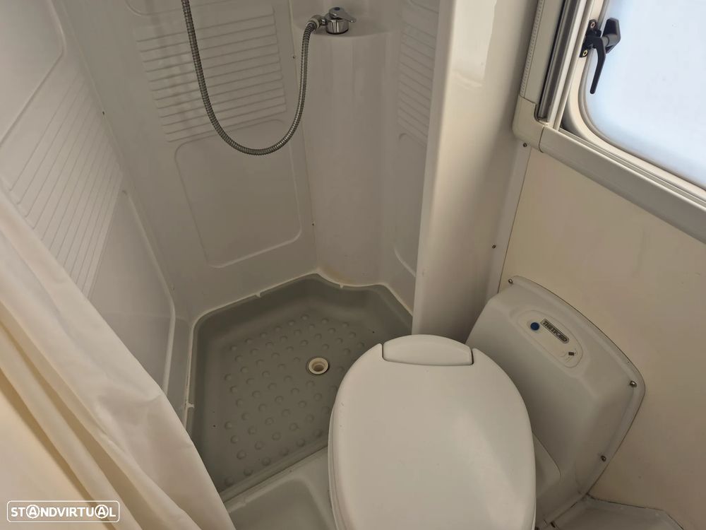 Sky Capuchine FIAT DUCATO 2.8 JTD  - SKY - 7 LUGARES - 6 DORMIDAS - 35