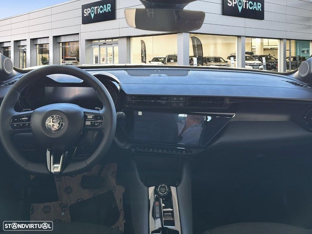 Alfa Romeo Junior 1.2 eDCT6 - 8