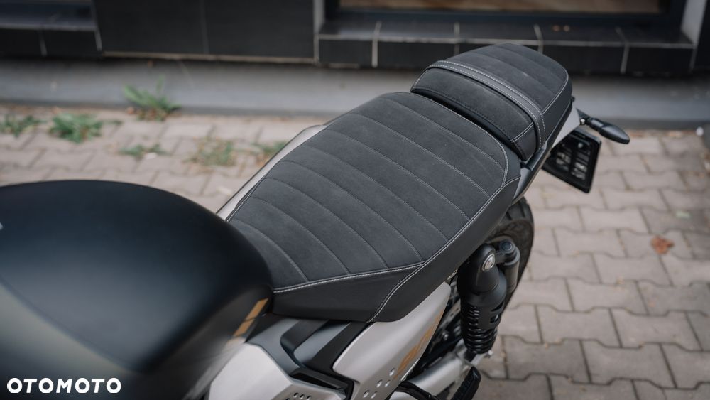 Triumph Scrambler - 24