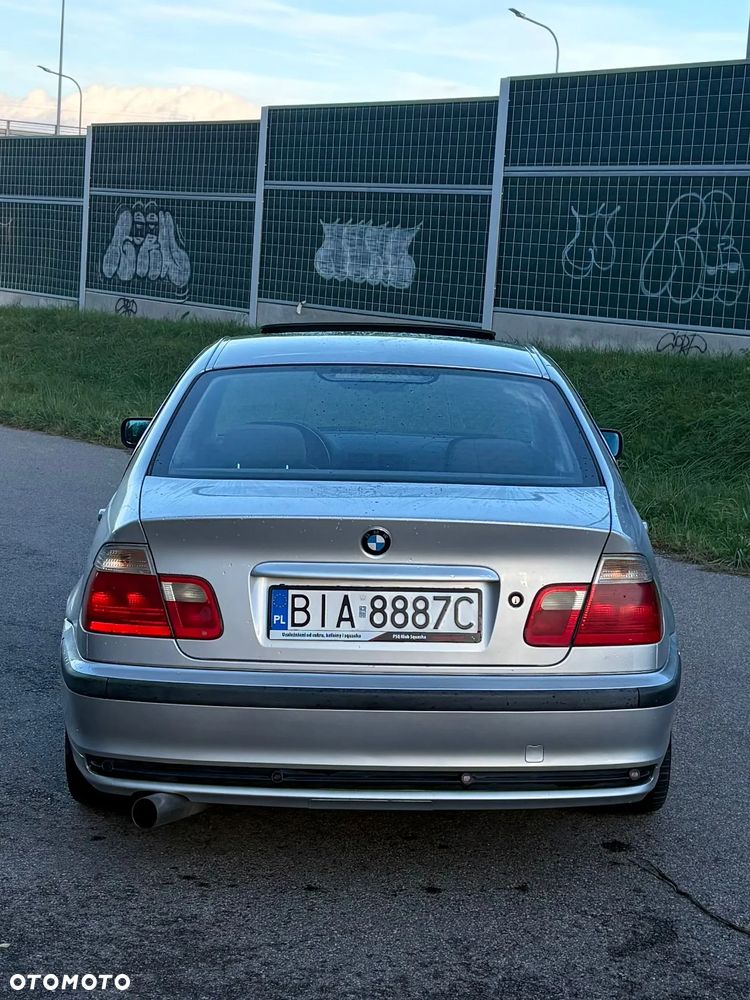 BMW Seria 3 323i - 5