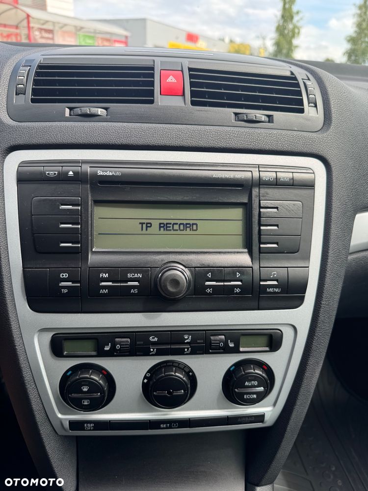 Skoda Octavia 2.0 TDI CR DPF RS - 32