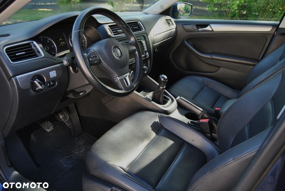 Volkswagen Jetta 2.0 TDI Match - 5