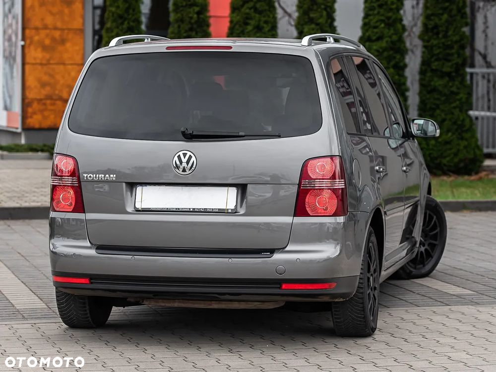 Volkswagen Touran - 12