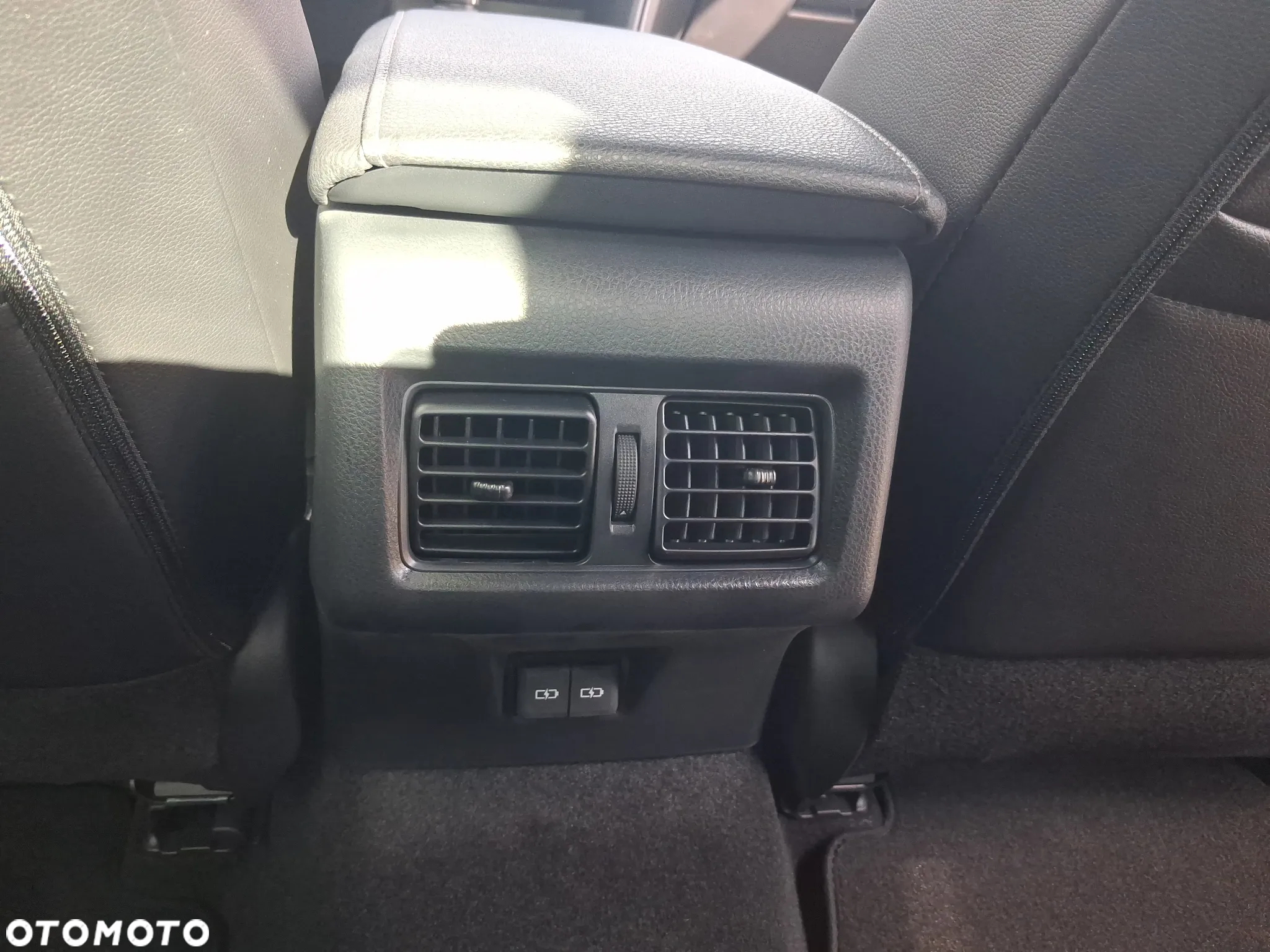 Toyota Camry 2.5 Hybrid Dynamic Force Executive e-CVT - 35