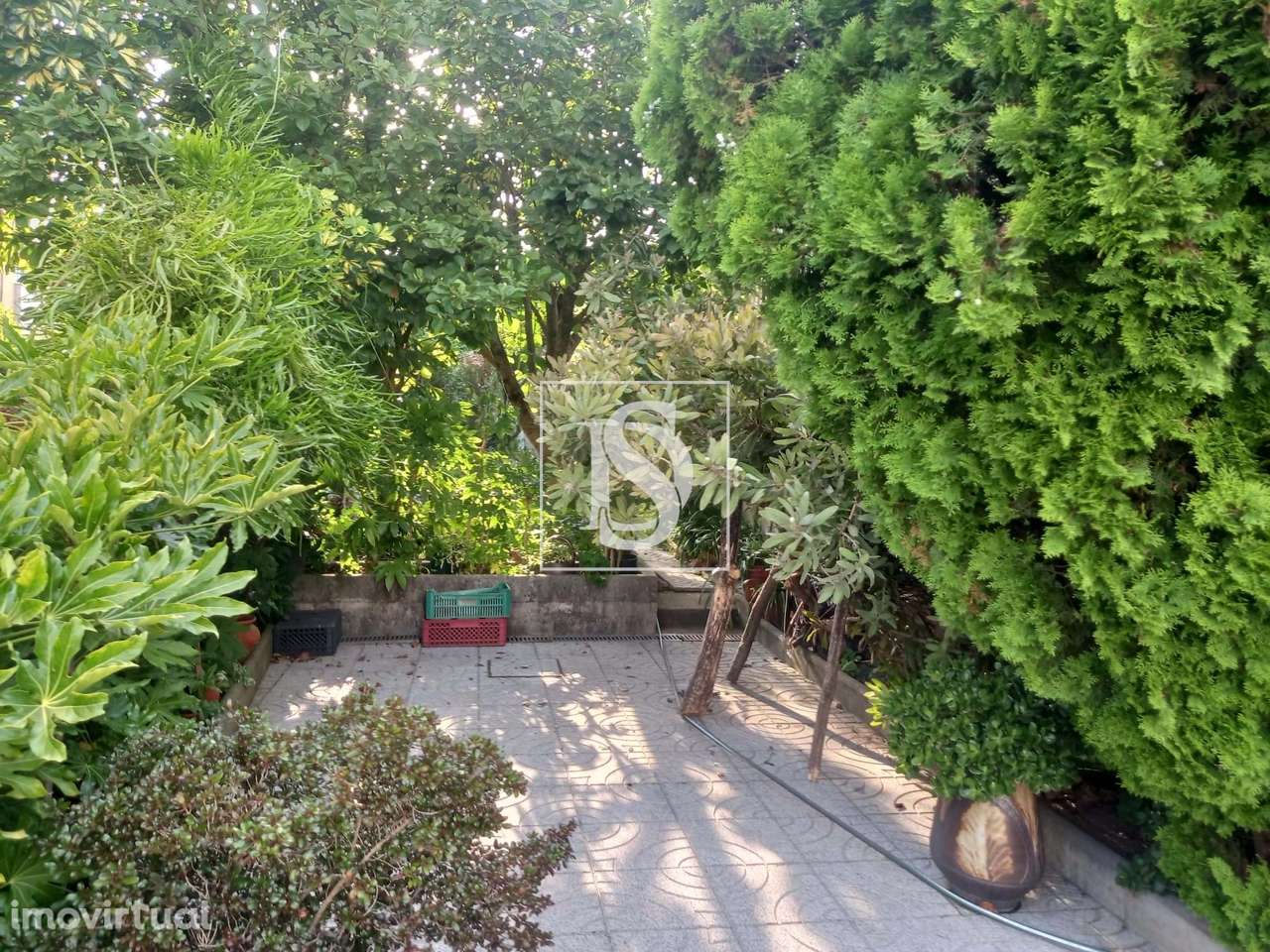 Uma moradia com história, espaço e possibilidades infinitas! - Grande imagem: 5/8