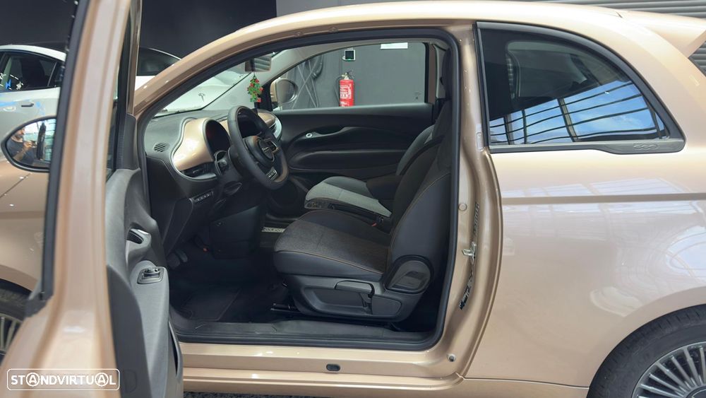 Fiat 500e 3 + 1 23,8kWh Icon - 34