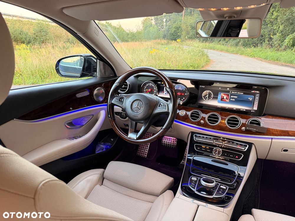 Mercedes-Benz Klasa E 220 d 4-Matic 9G-TRONIC - 12