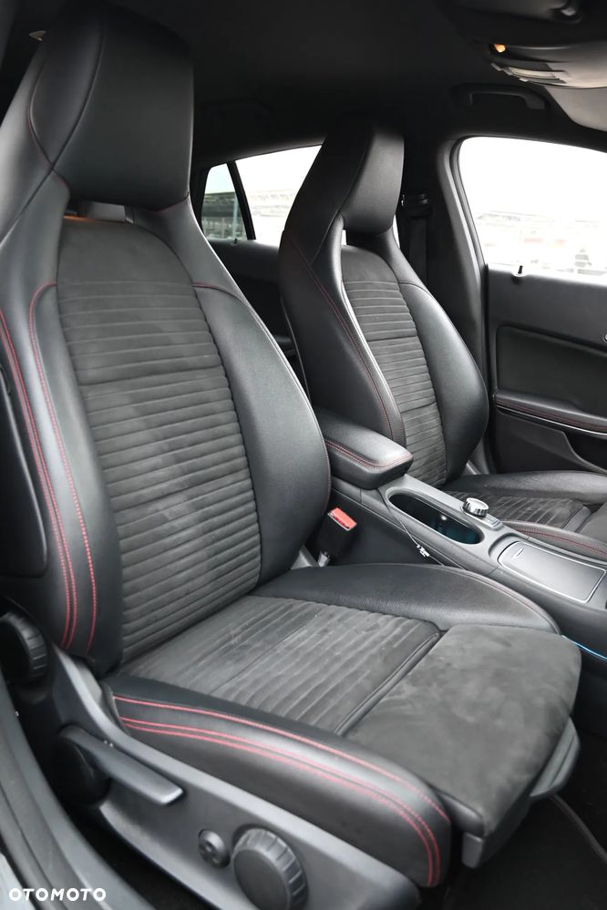 Mercedes-Benz CLA 200 7G-DCT AMG Line - 37