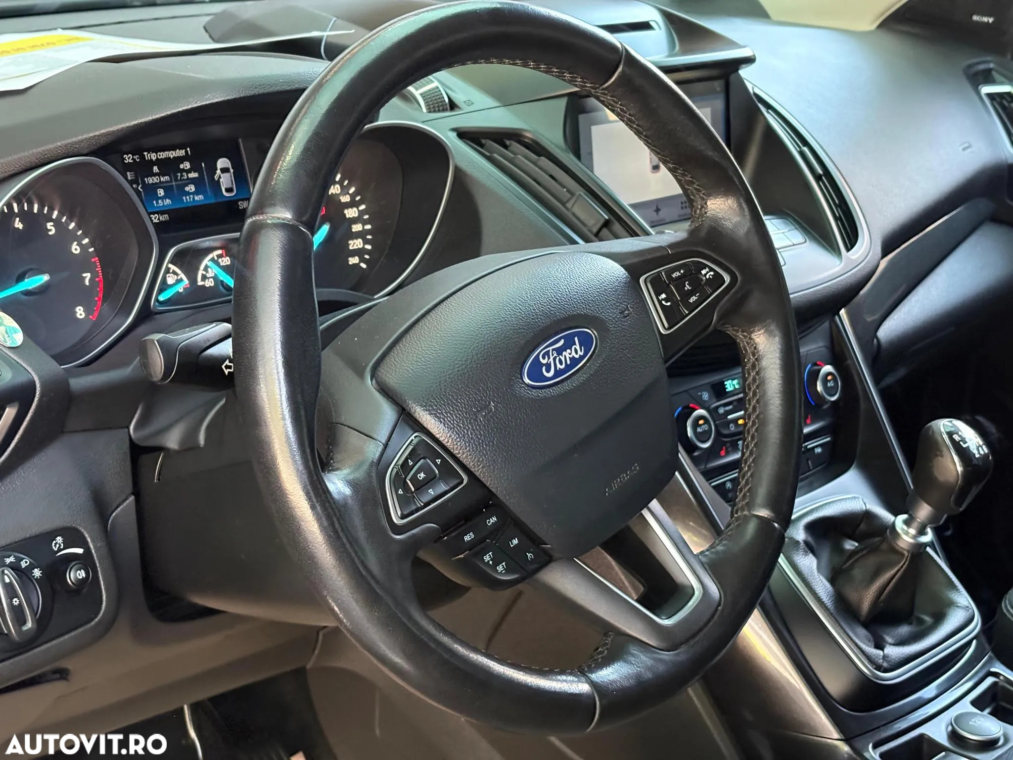 Ford Kuga - 11