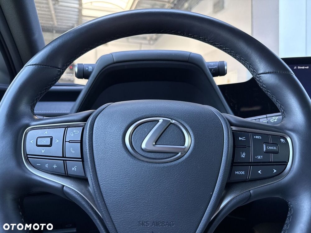 Lexus UX - 16