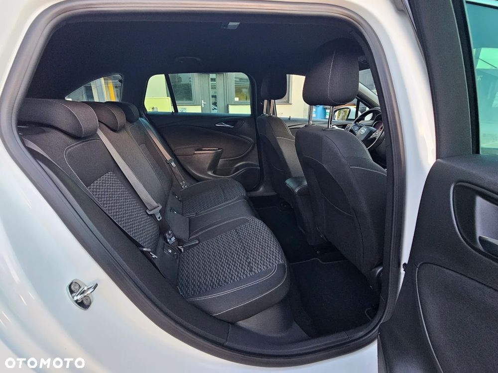 Opel Astra 1.6 D Start/Stop Dynamic - 12