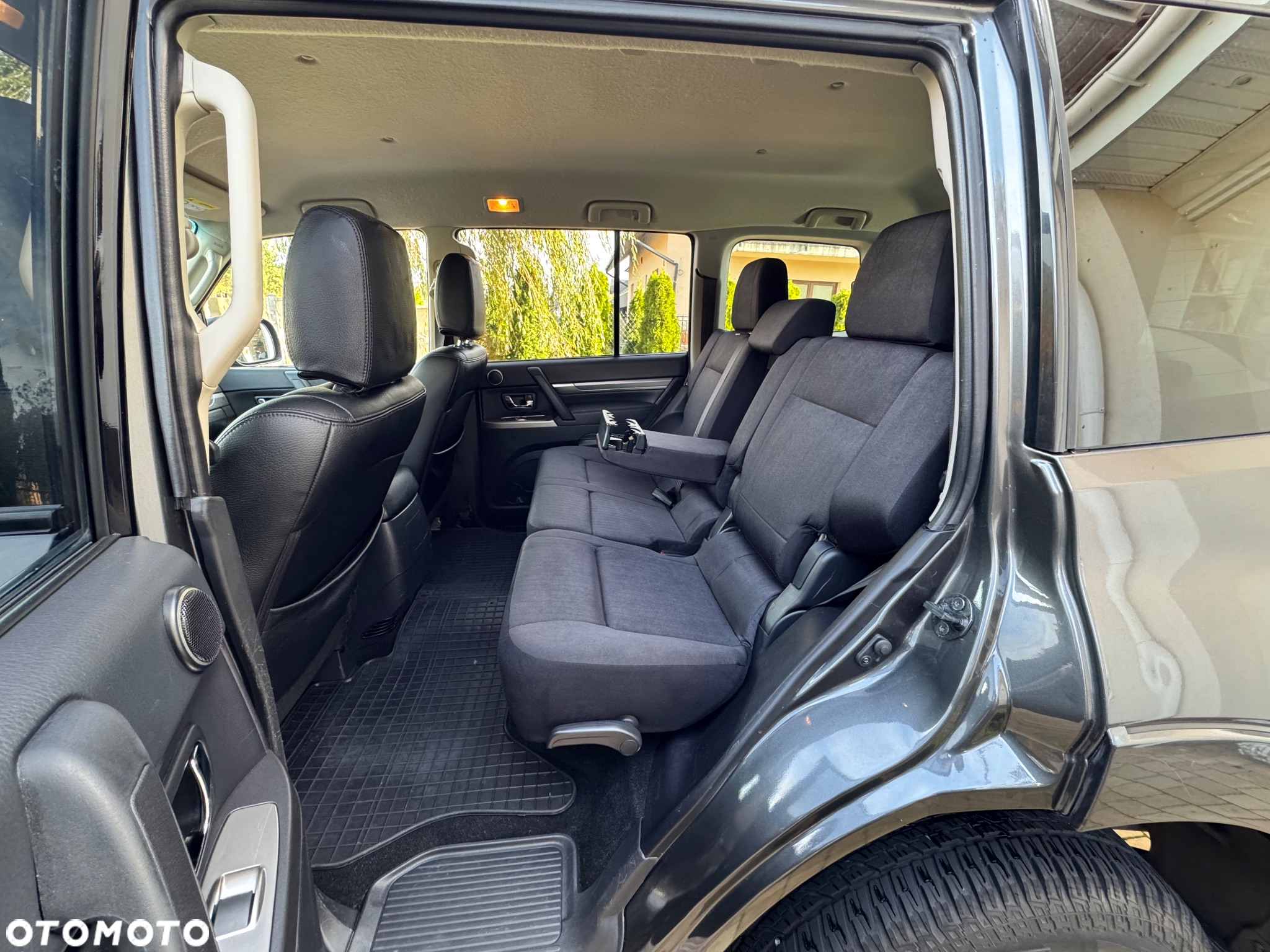 Mitsubishi Pajero - 22