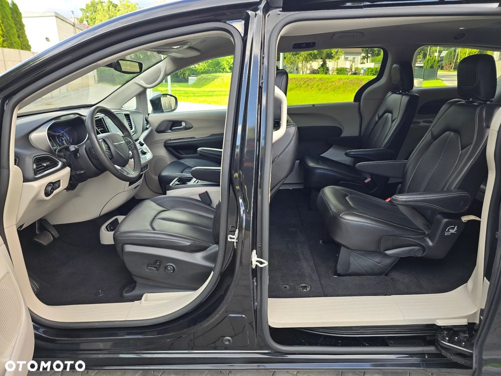 Chrysler Pacifica - 27