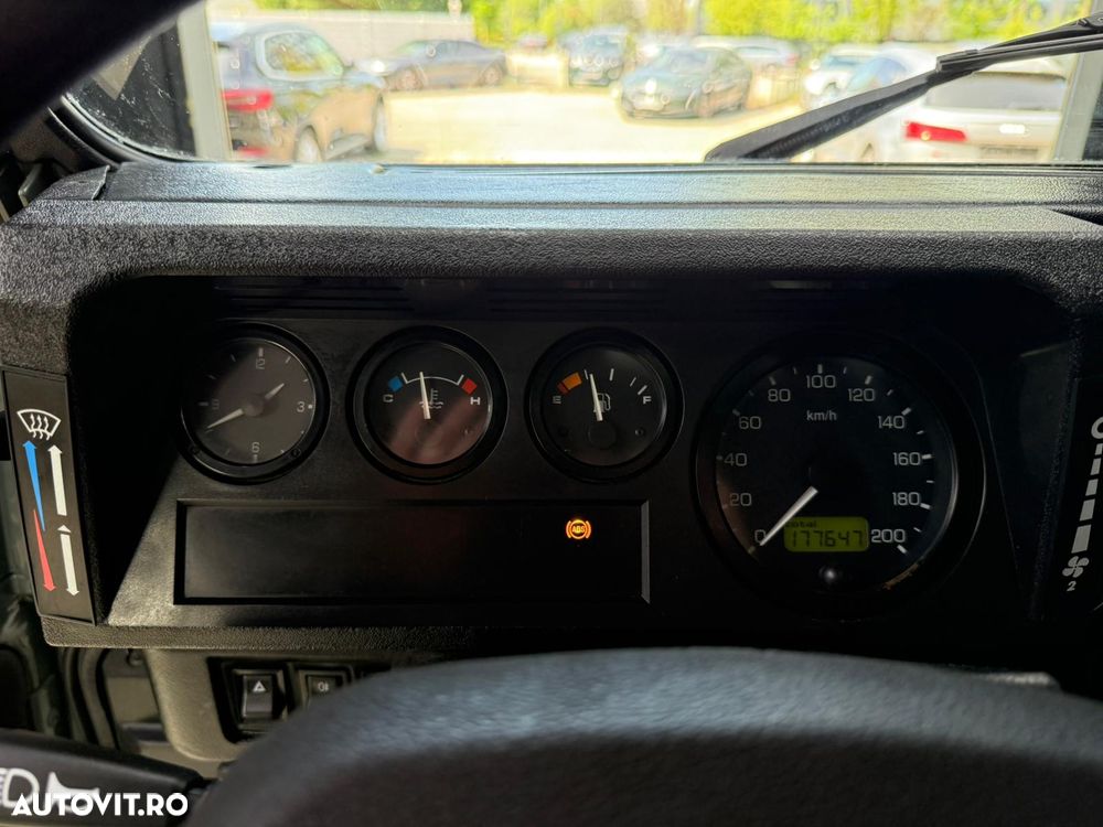 Land Rover Defender - 9