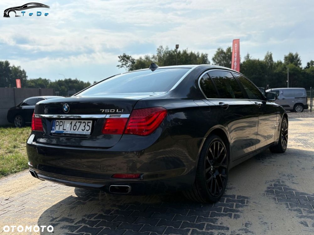BMW Seria 7 750i L xDrive - 15