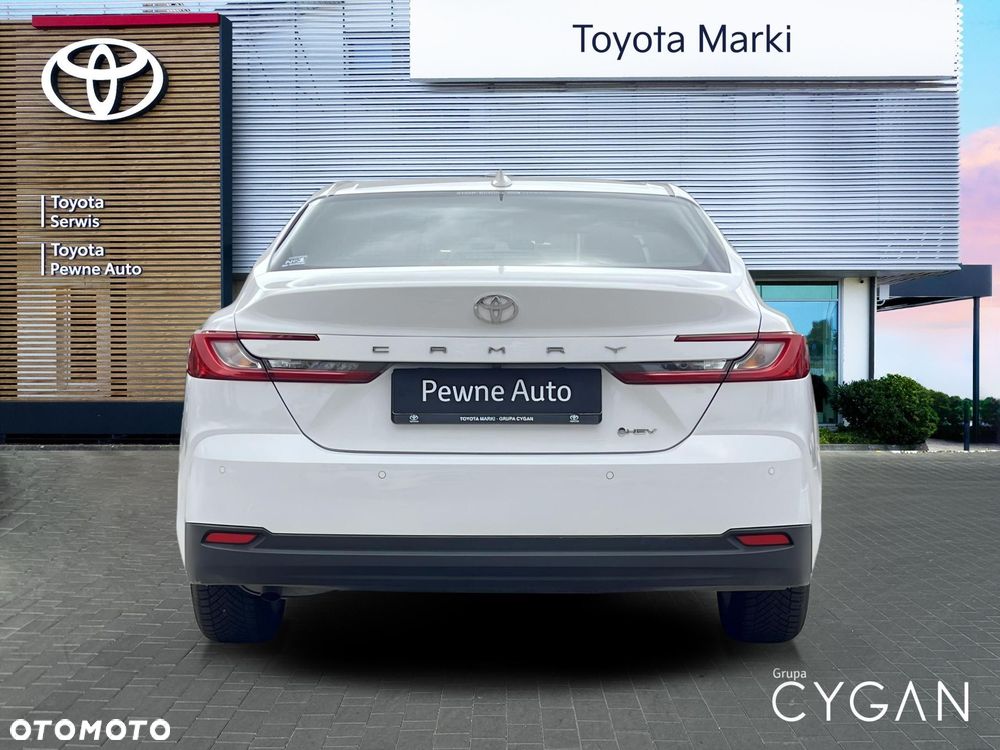 Toyota Camry - 5