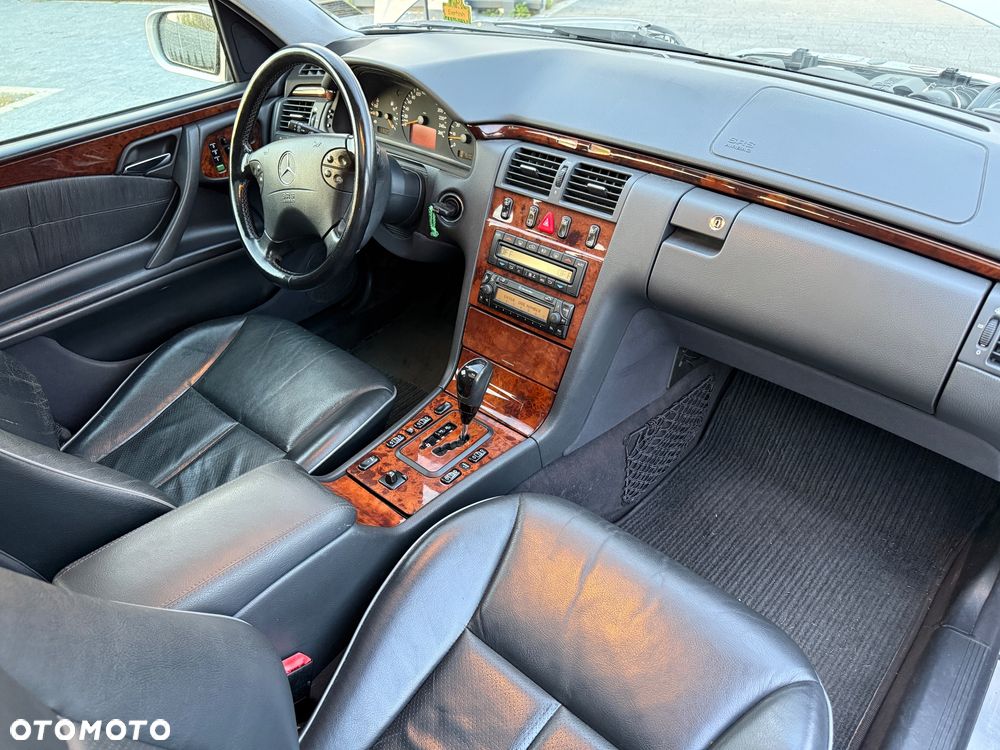 Mercedes-Benz Klasa E 320 T Avantgarde - 5