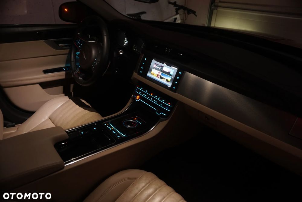 Jaguar XF 3.0 V6 Kompressor - 27