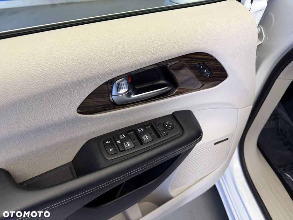 Chrysler Pacifica - 17
