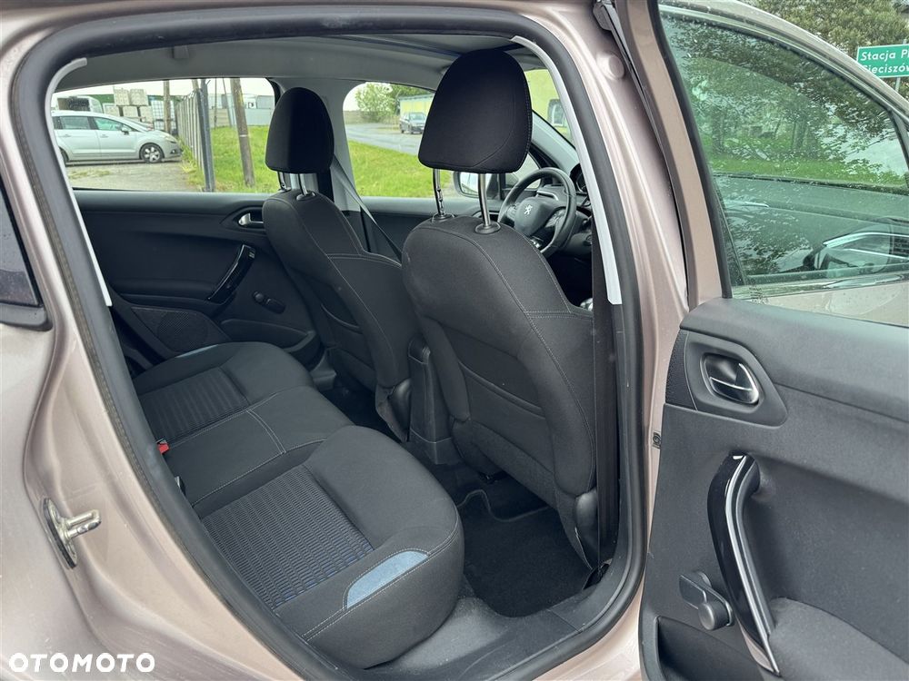 Peugeot 208 - 21