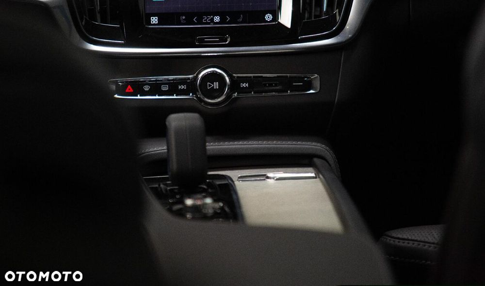 Volvo V90 Cross Country - 21