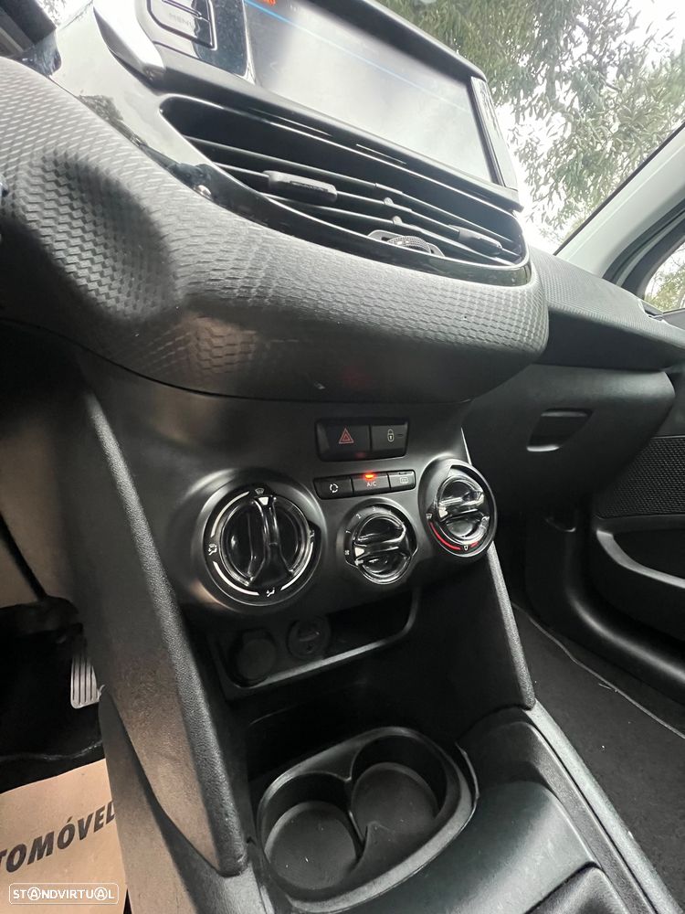 Peugeot 208 1.2 PureTech Style - 10