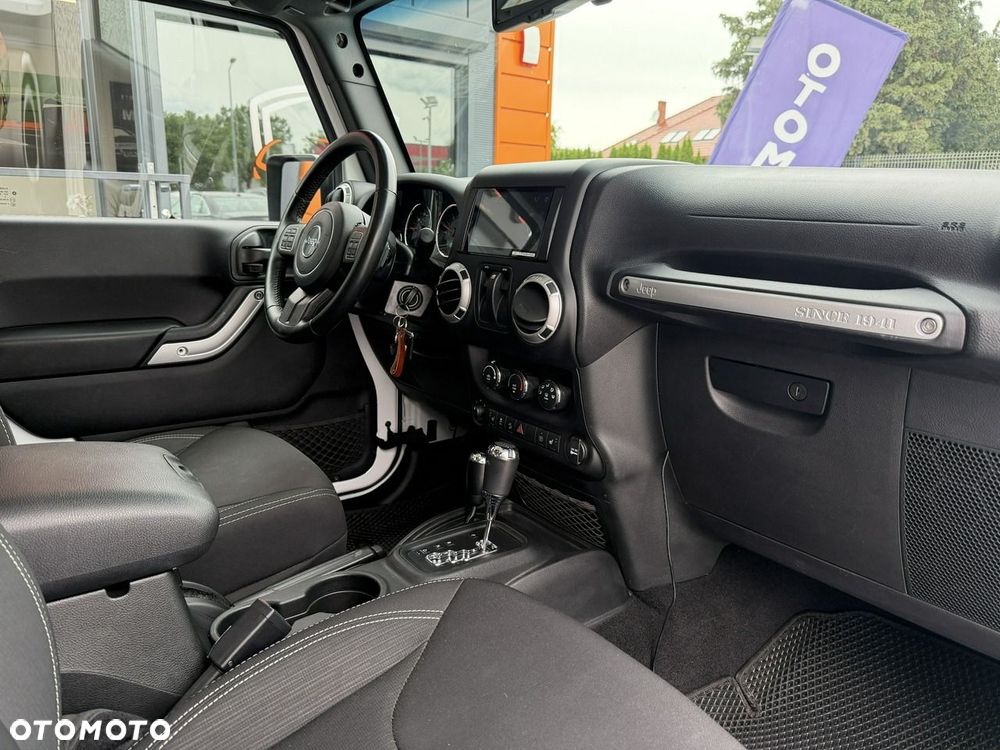 Jeep Wrangler 3.6 Sahara - 28