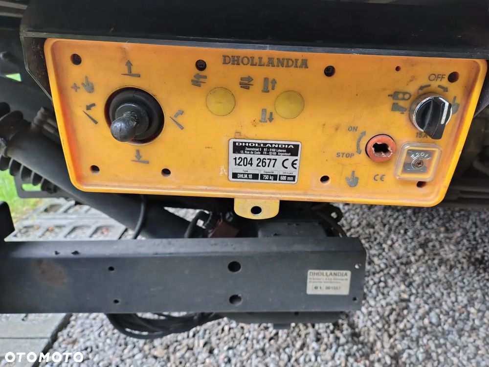 Kontener z windą Dhollandia 750kg 2012 sprinter W906 - 8